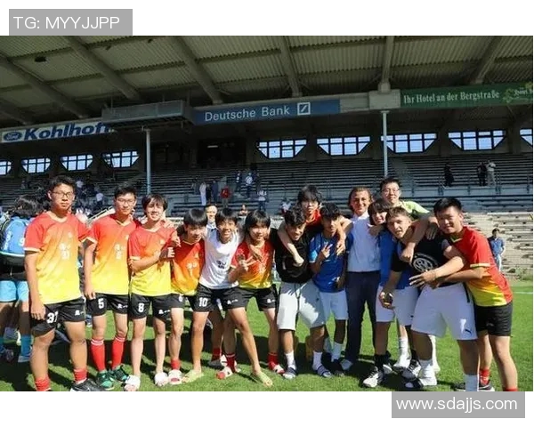 外国花的足球明星们如何在绿茵场上绽放异彩与魅力