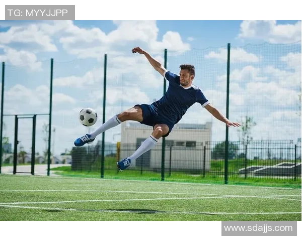 足球明星局部照片展现运动之美与激情瞬间的魅力与力量