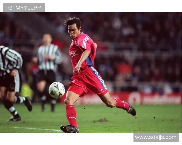 开出租的足球明星如何在绿茵场与街头生活中找到平衡与乐趣